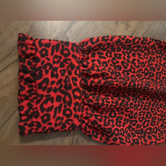 🖤 LOFT Red & Black Leopard Print Blouse – Size M - Picture 4 of 8